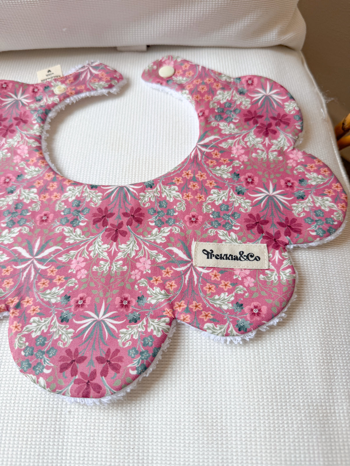 Babero Oriental fucsia