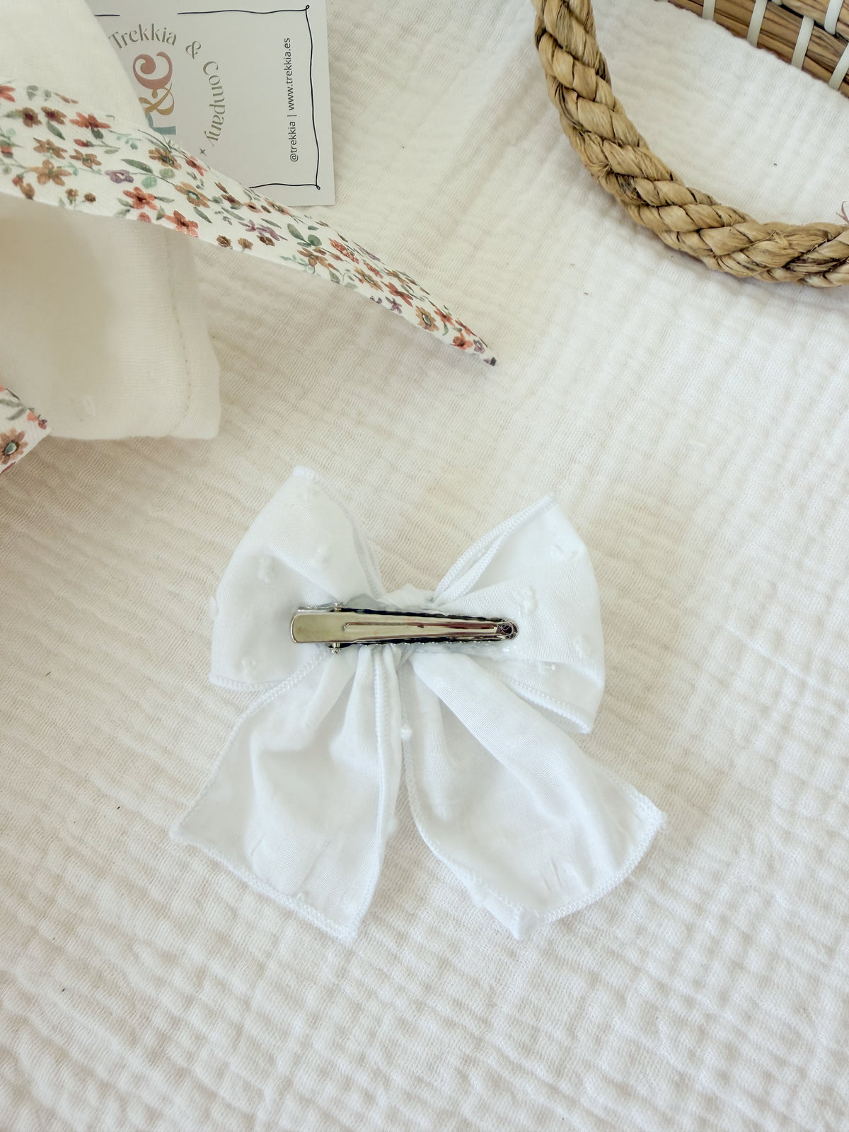 Lazo pelo, plumeti blanco
