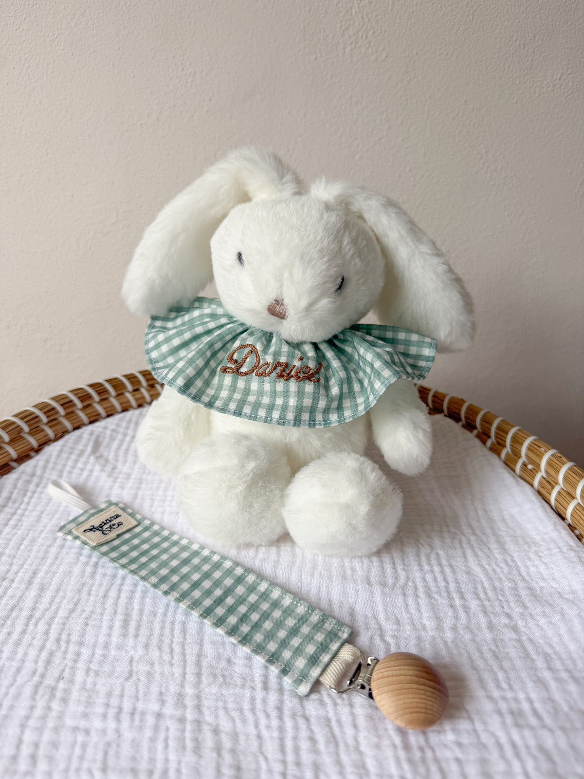 Peluche conejo blanco con cuello personalizado