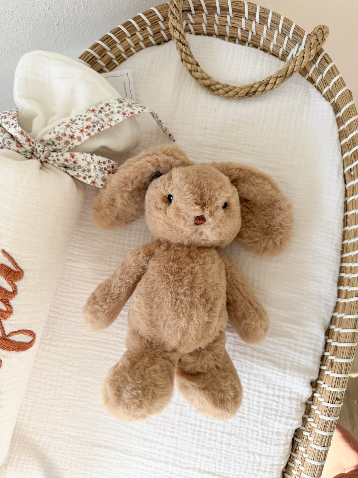 Peluche conejo marrón con cuello personalizado