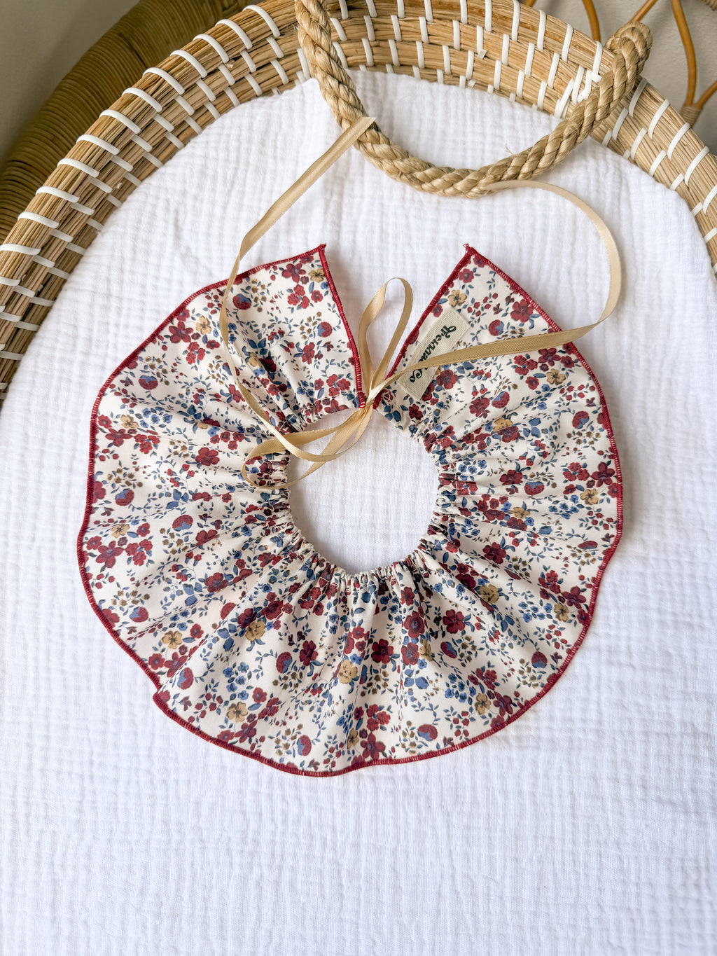 Cuello quita y pon Liberty rojo oscuro
