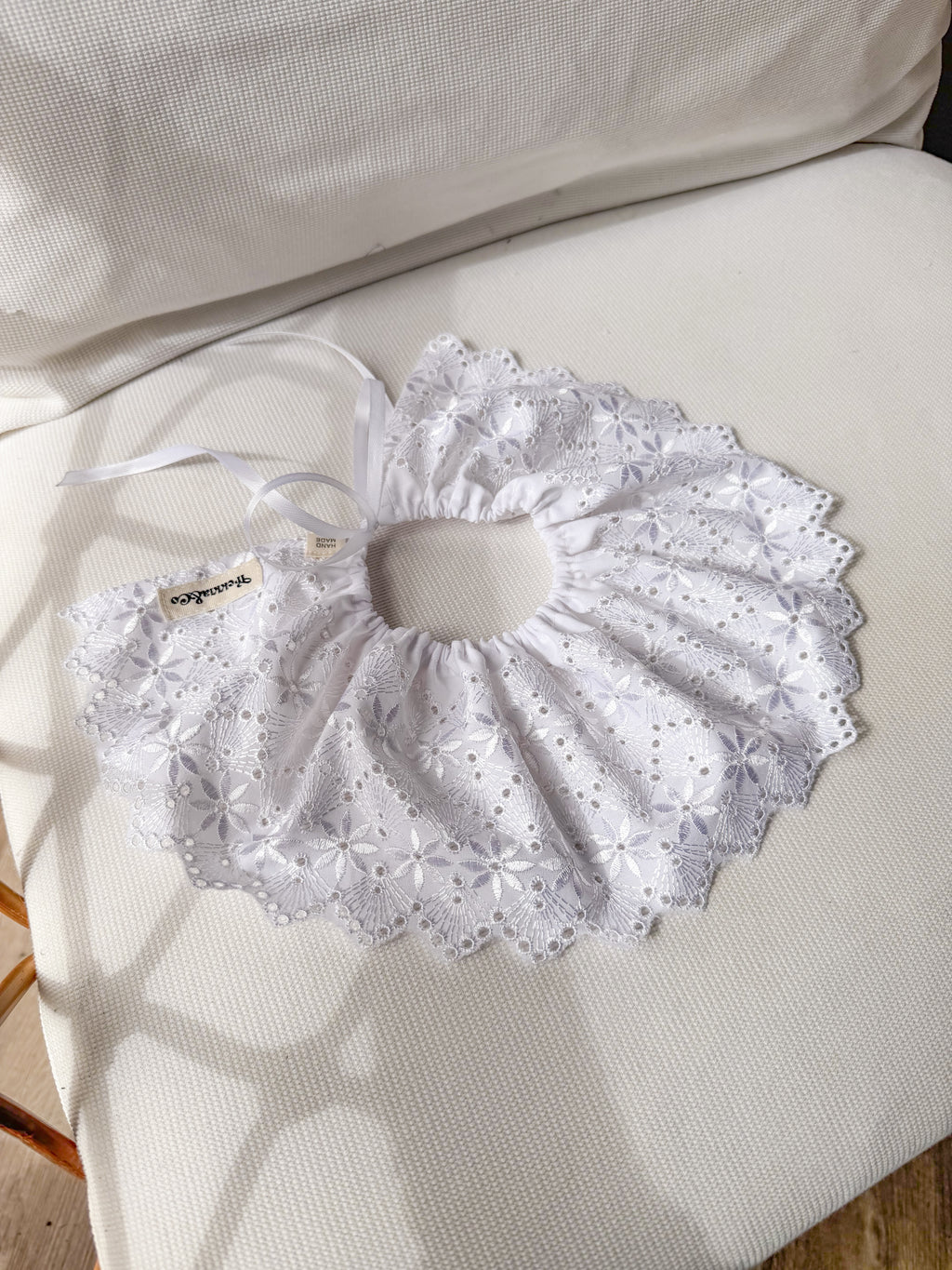 Cuello quita y pon bordada