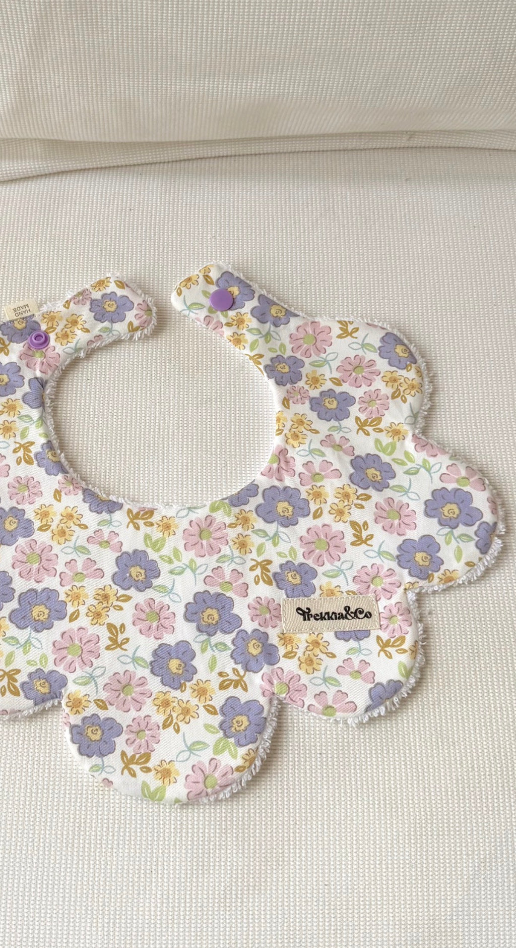 Babero Liberty Lila y Rosa
