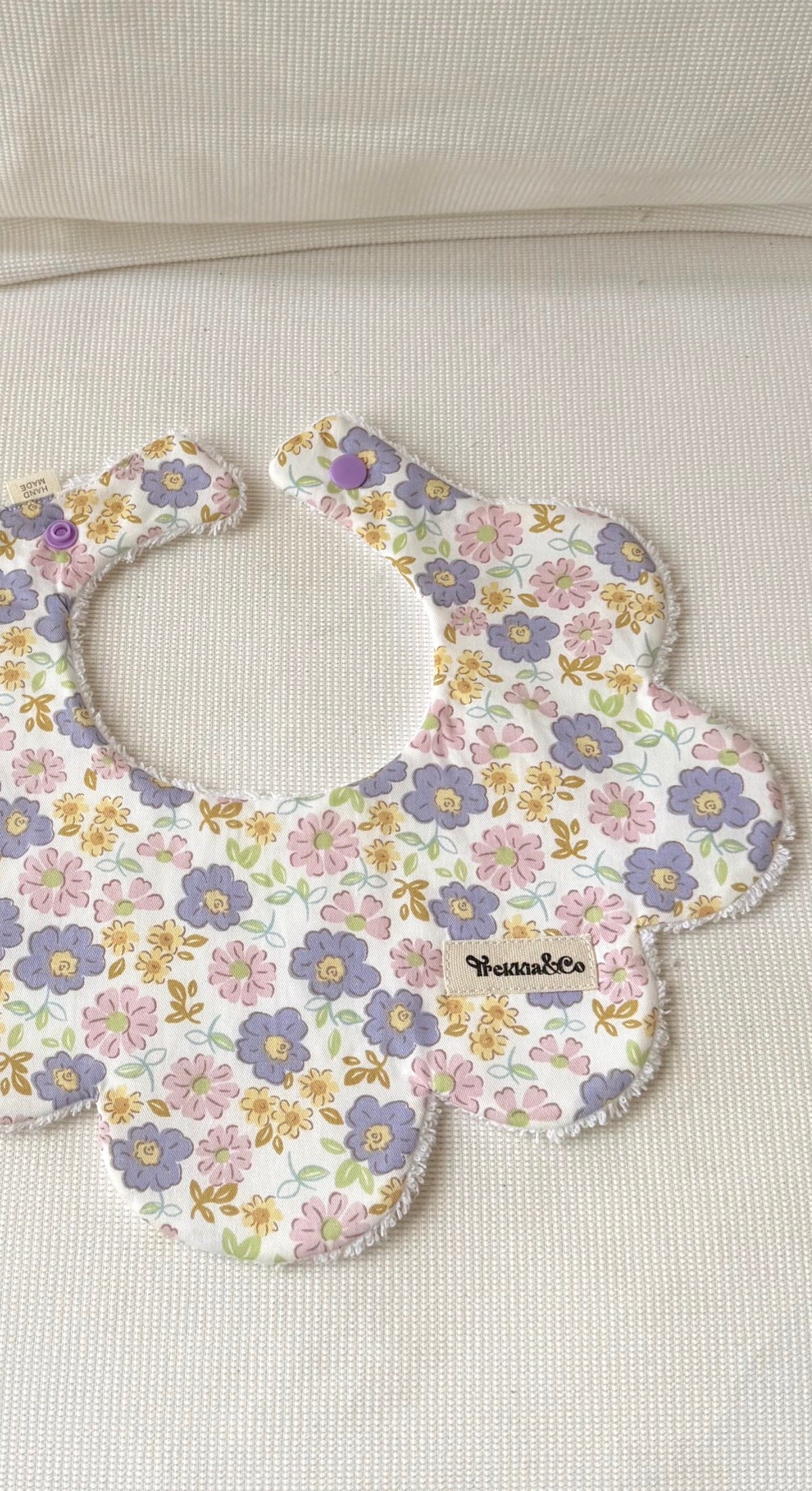 Babero Liberty Lila y Rosa