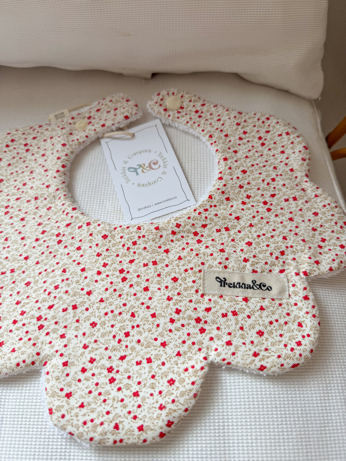 Babero Liberty Beige y Rojo