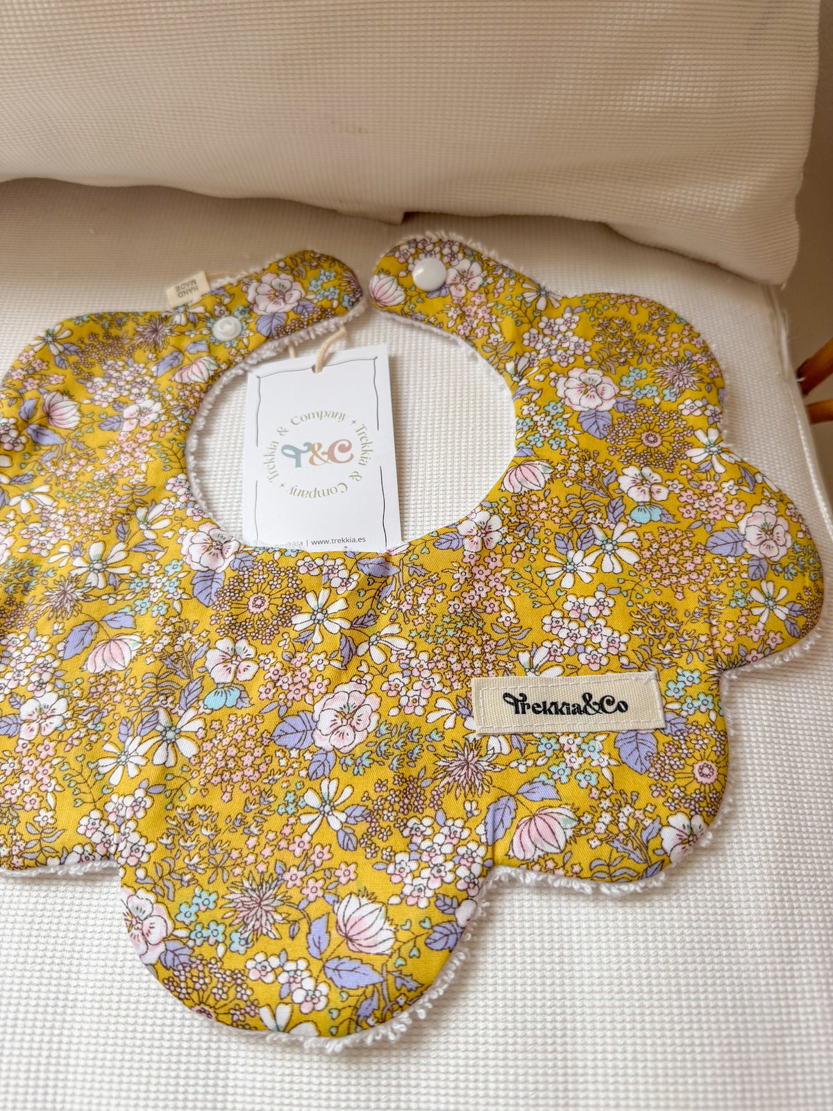 Babero Liberty Amarillo y Lila