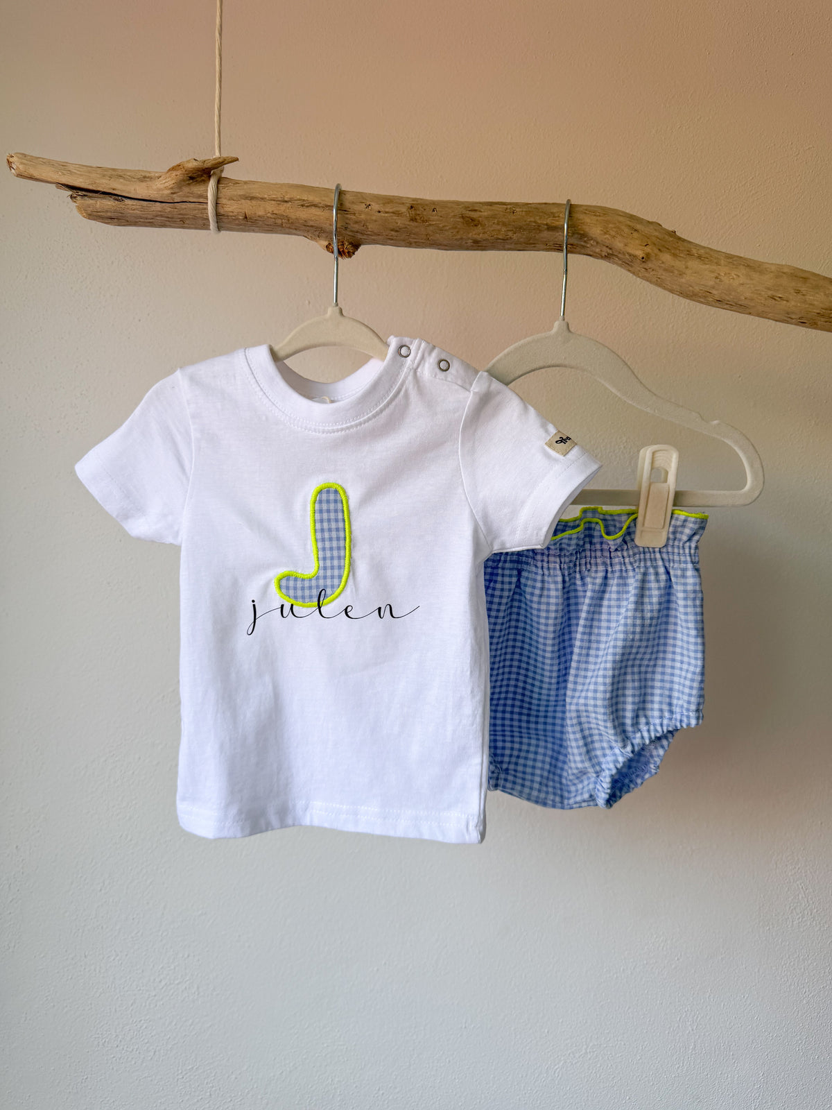 Conjunto camiseta y cubrepañal personalizado