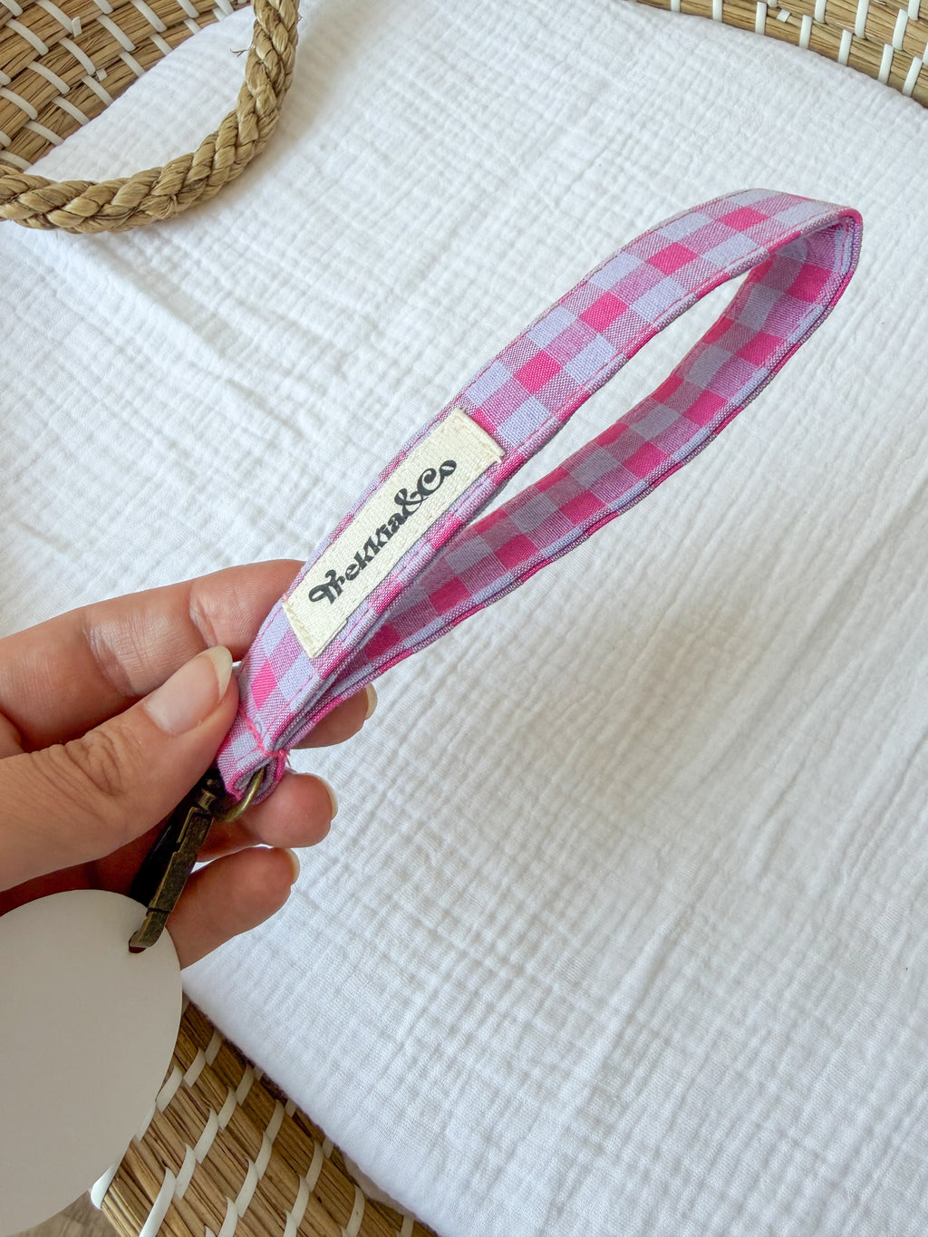 Llavero bicolor fucsia y lila