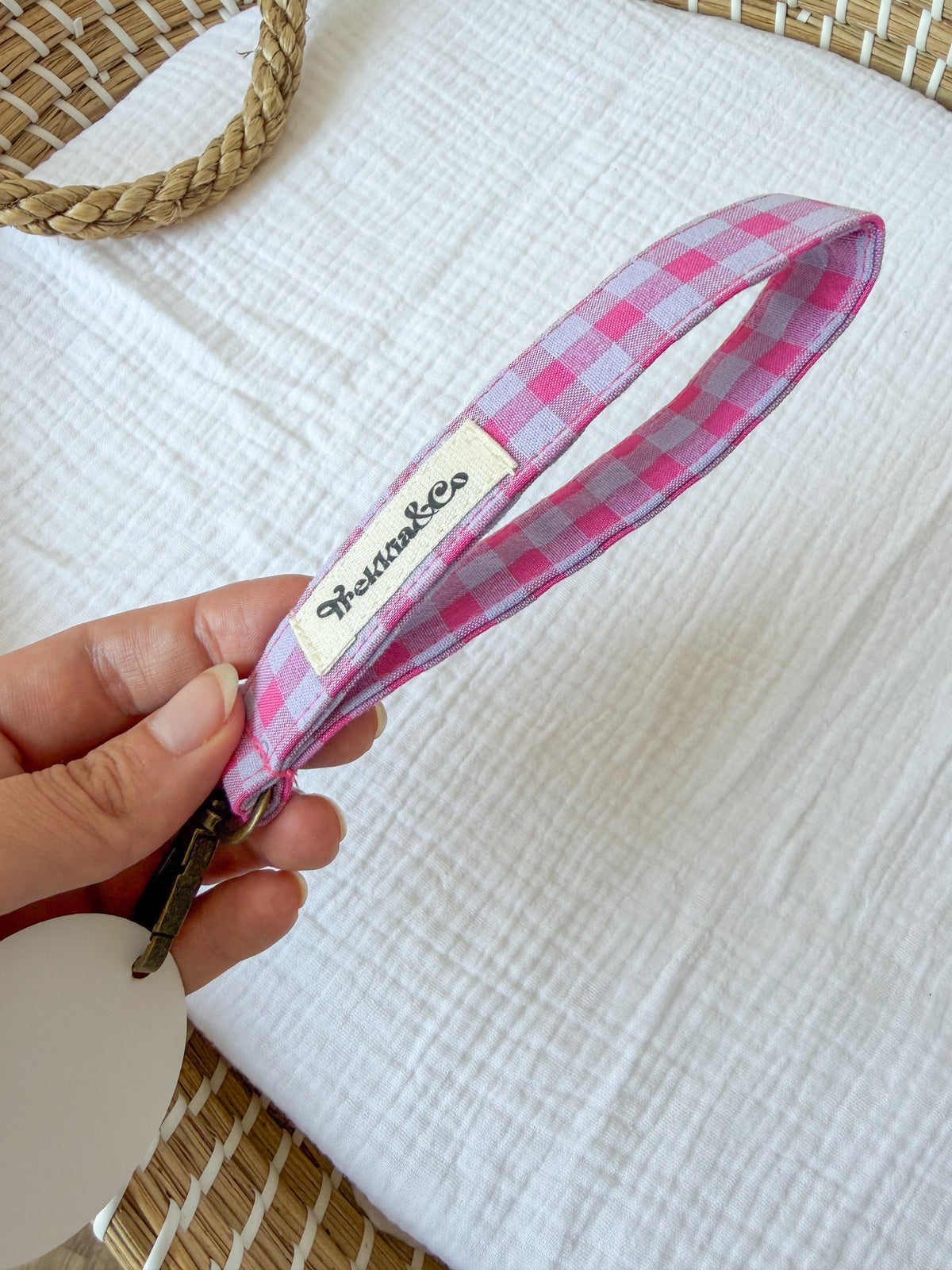 Llavero bicolor fucsia y lila