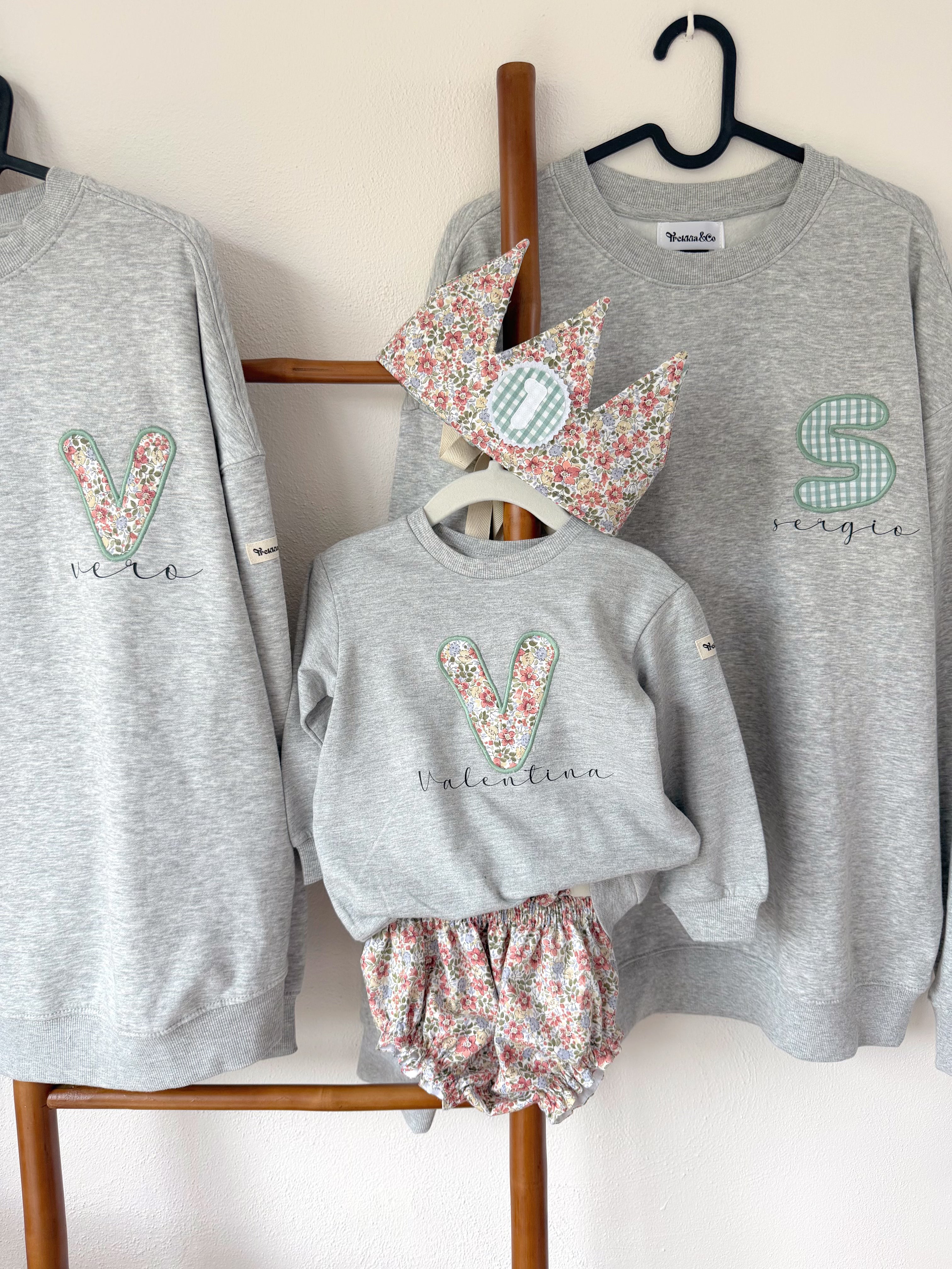 Conjunto cumpleaños, sudadera, corona y cubrepañal