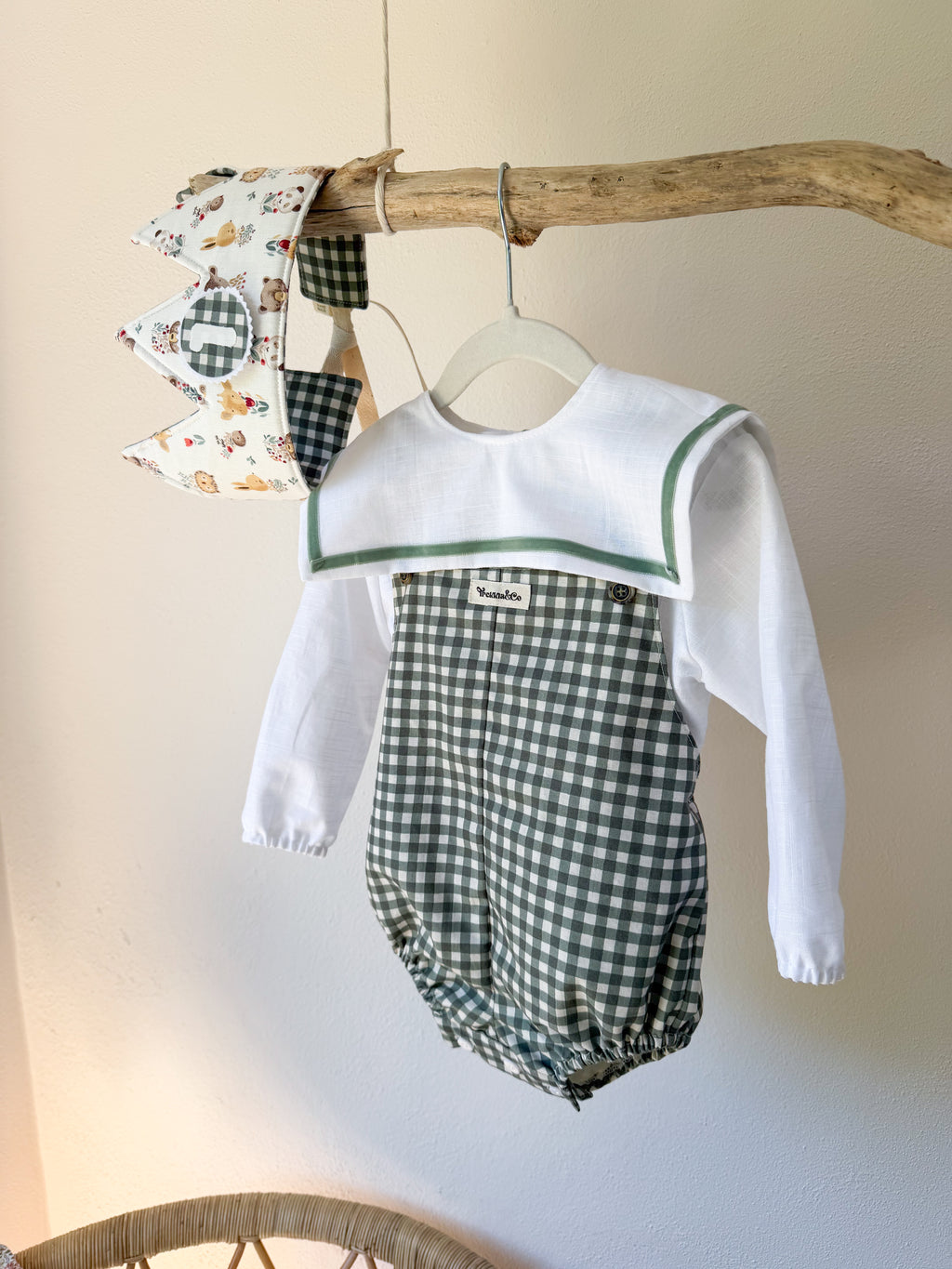 Conjunto cumpleaños corona, peto y blusa marinera