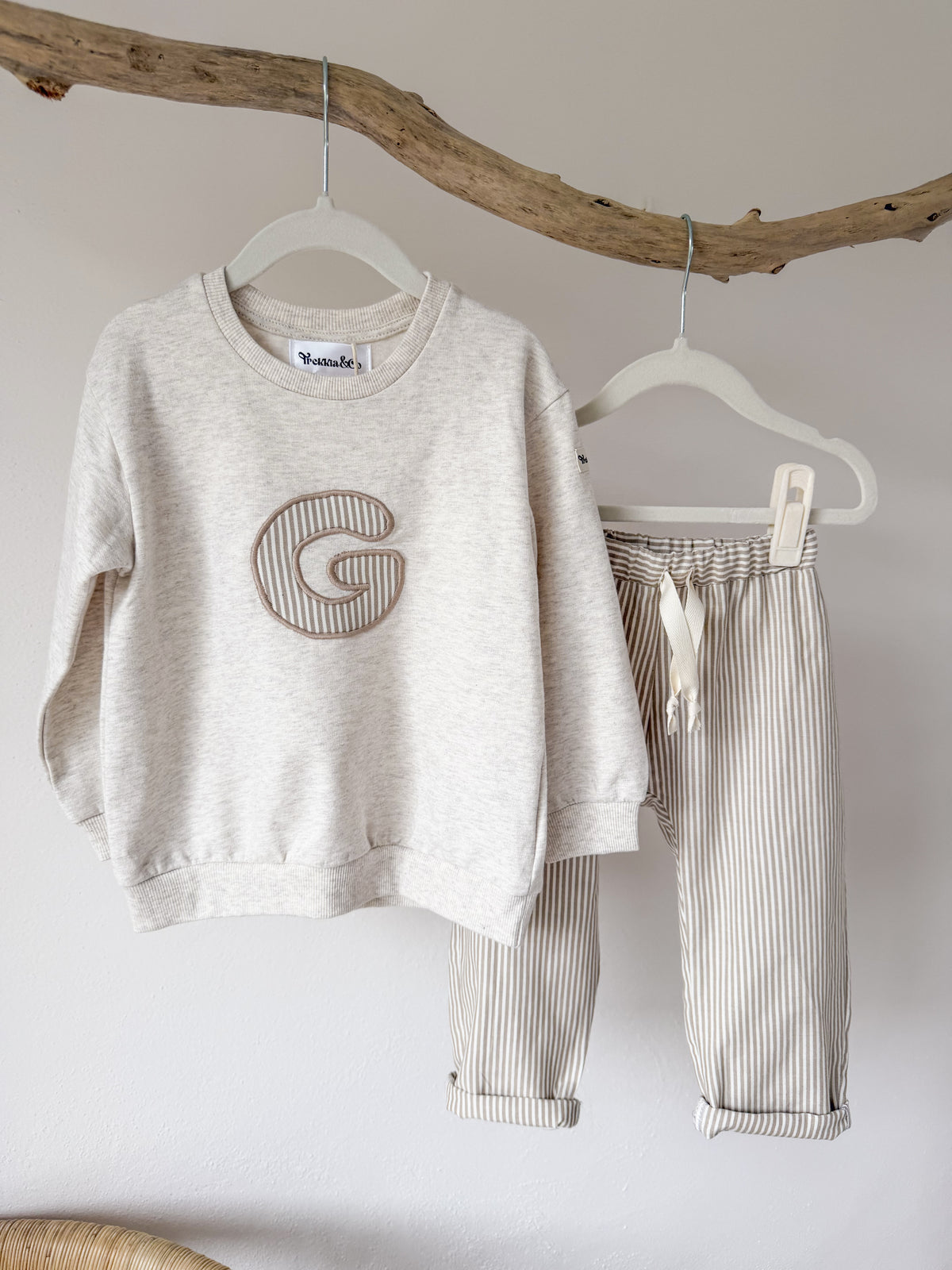 Conjunto sudadera y pantalón retro